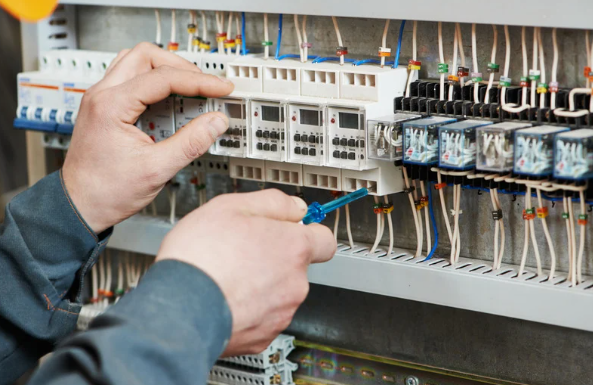 Serviços especializados de eletricista industrial - IMS Manutenção